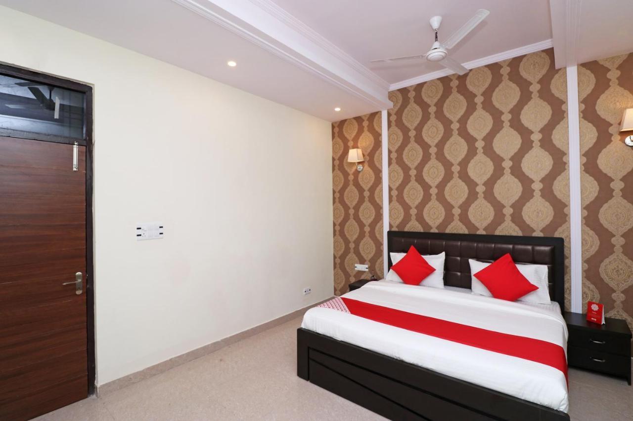 Capital O Hotel Royal Inn Near Gomti Riverfront Park لاكناو المظهر الخارجي الصورة