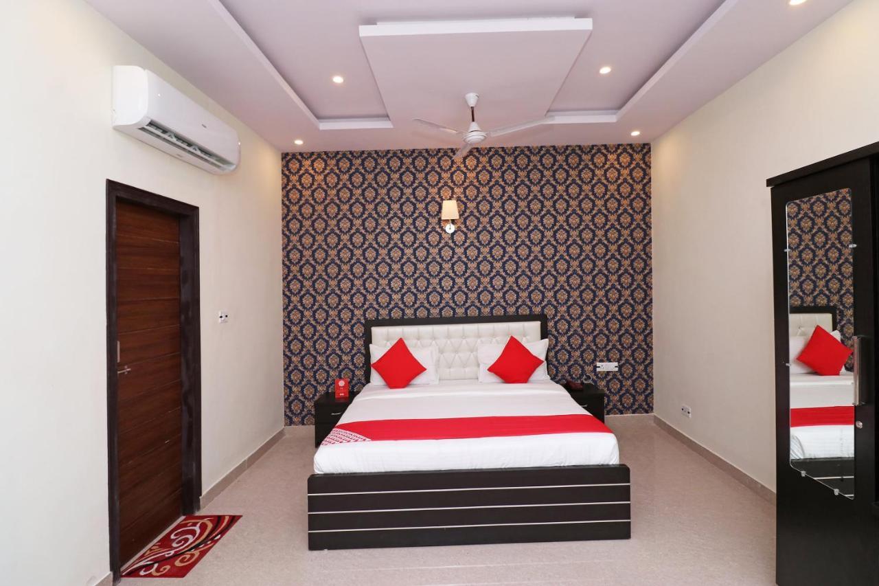 Capital O Hotel Royal Inn Near Gomti Riverfront Park لاكناو المظهر الخارجي الصورة