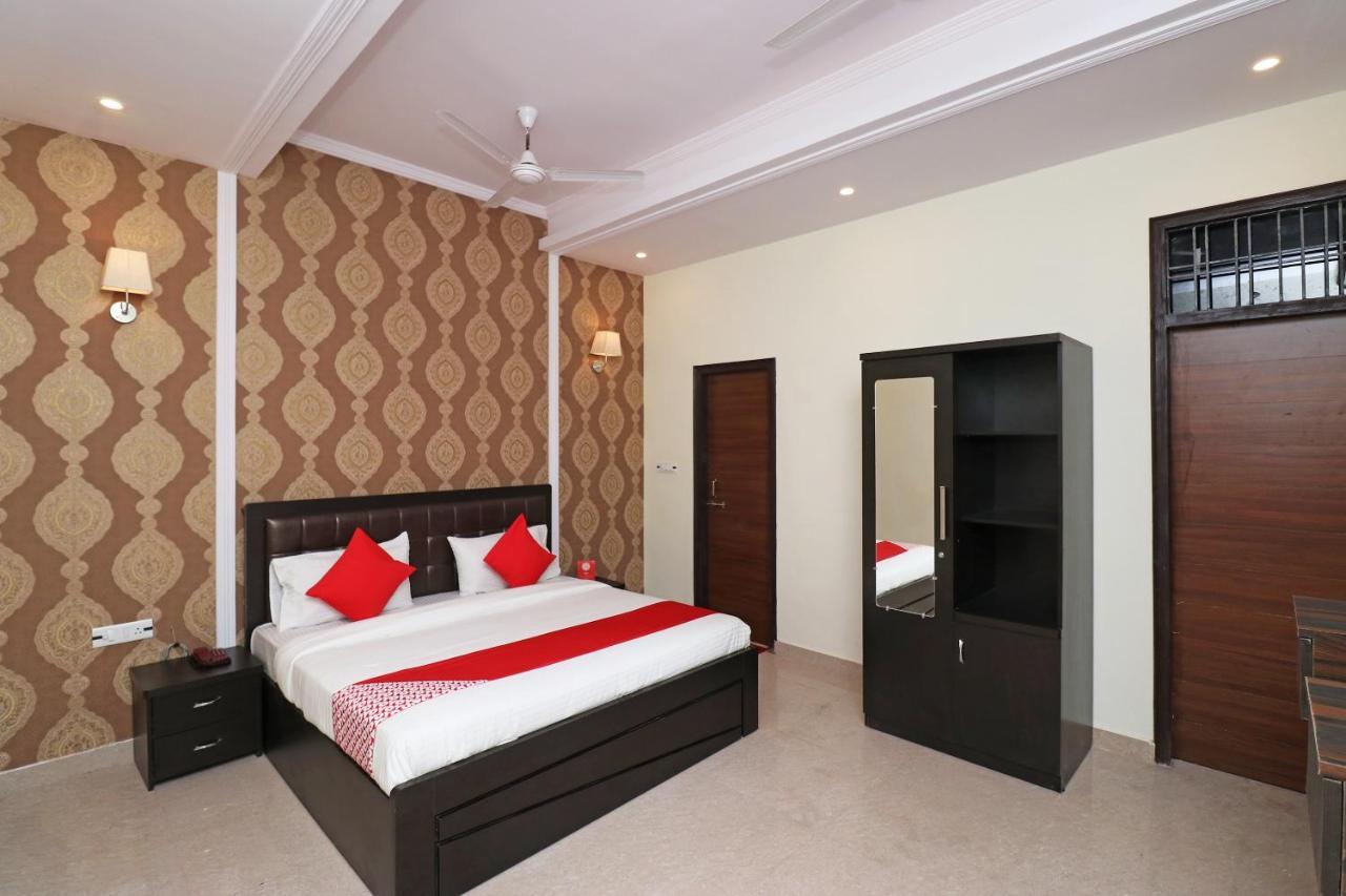 Capital O Hotel Royal Inn Near Gomti Riverfront Park لاكناو المظهر الخارجي الصورة