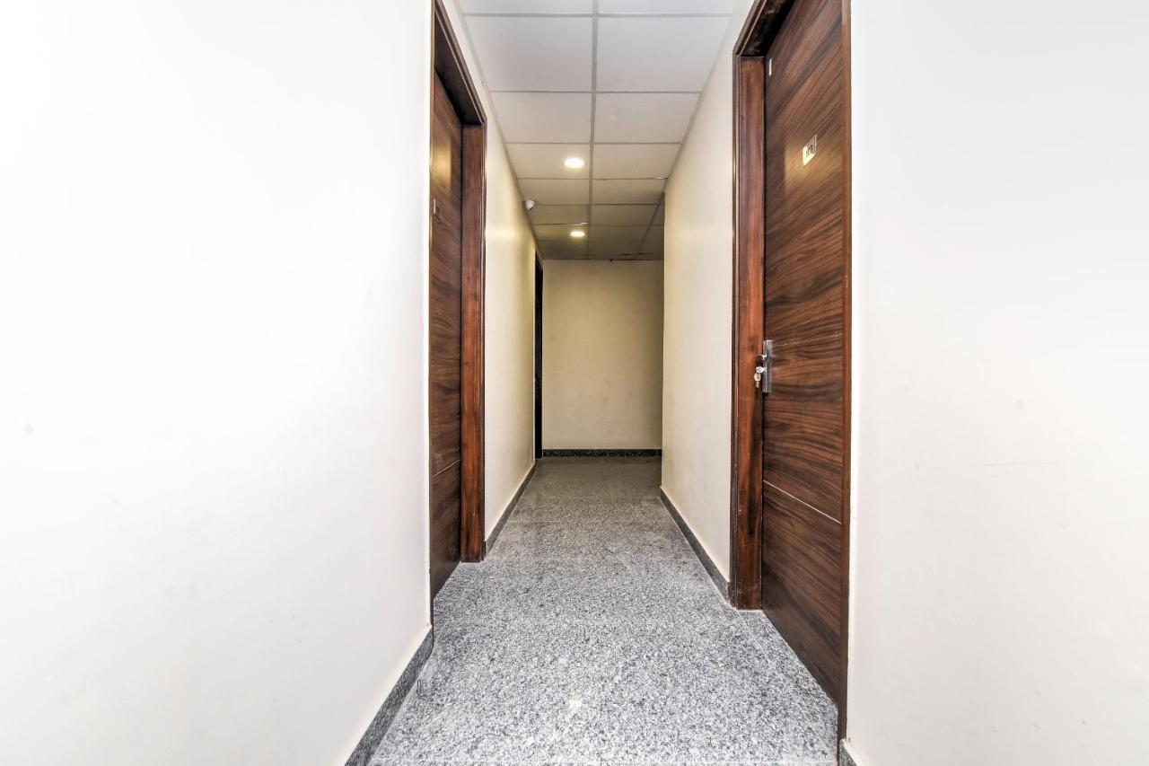 Capital O Hotel Royal Inn Near Gomti Riverfront Park لاكناو المظهر الخارجي الصورة