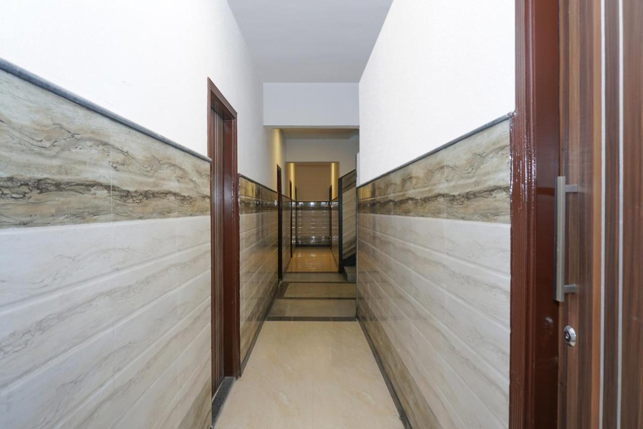 Capital O Hotel Royal Inn Near Gomti Riverfront Park لاكناو المظهر الخارجي الصورة